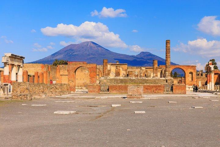 Pompeii Private Tour with Archaeologist and Skip the Line Access