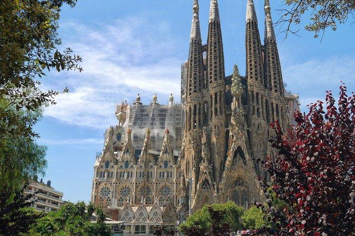 Sagrada Familia Skip The Line Guided Group Tour