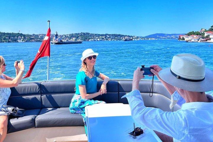Istanbul Bosphorus Yacht Cruise with Live Guide & Asian Side Stop