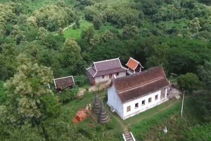 Luang Prabang Hidden Village Walk and Local Crafts Experience