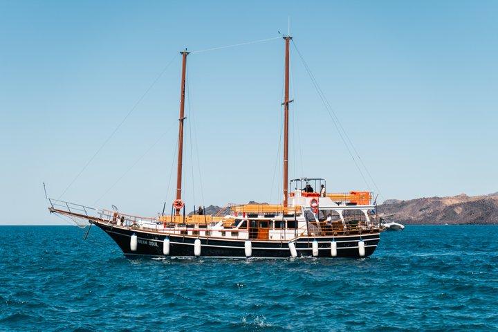 Santorini Volcanic Islands Cruise: Volcano,Hot Springs,Thirassia and Oia Sunset