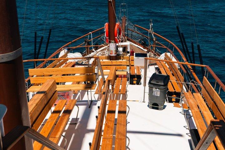 Santorini Volcanic Islands Cruise: Volcano,Hot Springs,Thirassia and Oia Sunset