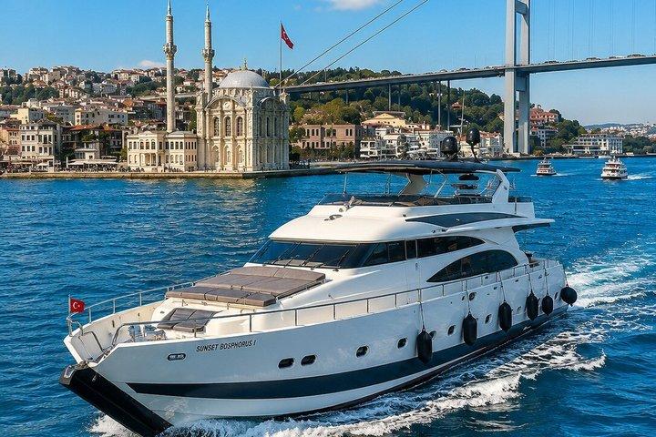 Istanbul Luxury Bosphorus Yacht Cruise with Asian Side Stop