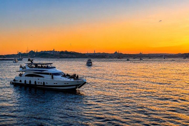 Istanbul Luxury Bosphorus Sunset Yacht Cruise with Live Guide