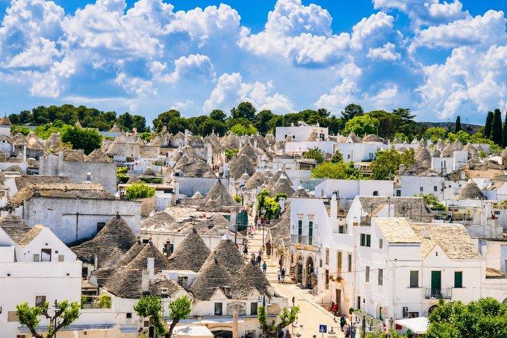 Ostuni, Alberobello and Polignano a Mare. Departing from Lecce