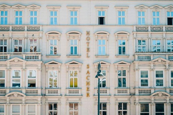 Vienna: Sisi Museum Ticket and Audio Tour with a City Walk