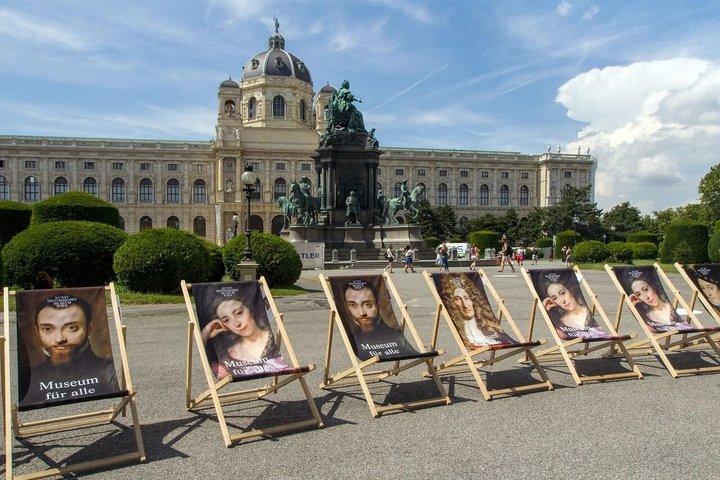 Vienna: Sisi Museum Ticket and Audio Tour with a City Walk
