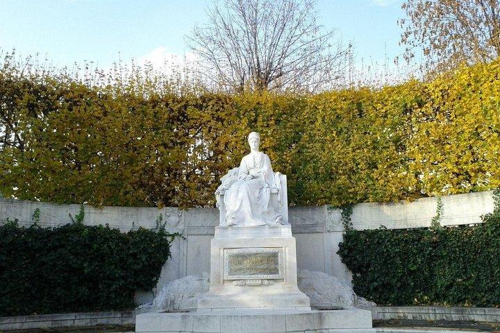 Vienna: Sisi Museum Ticket and Audio Tour with a City Walk