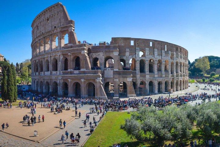 Rome: Colosseum Entry with Official AI App & Arena Option