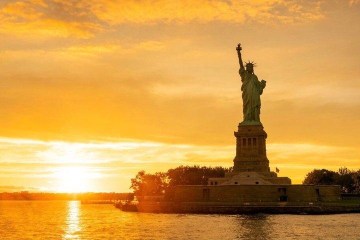 NYC 90-Minute Sunset Harbor Cruise: Statue of Liberty and Skyline