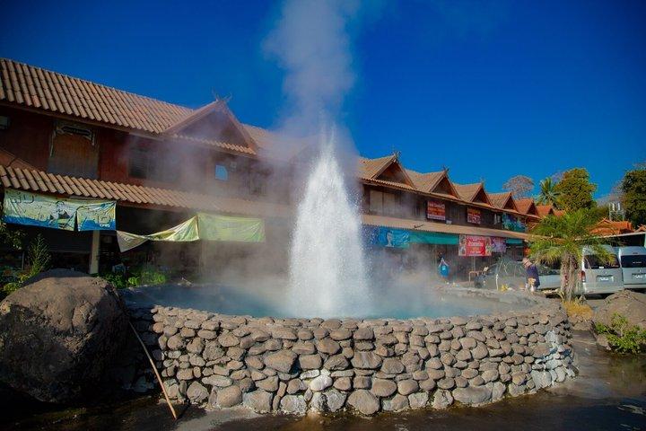 Private Chiang Rai Landmarks and Golden Triangle from Chiang Mai