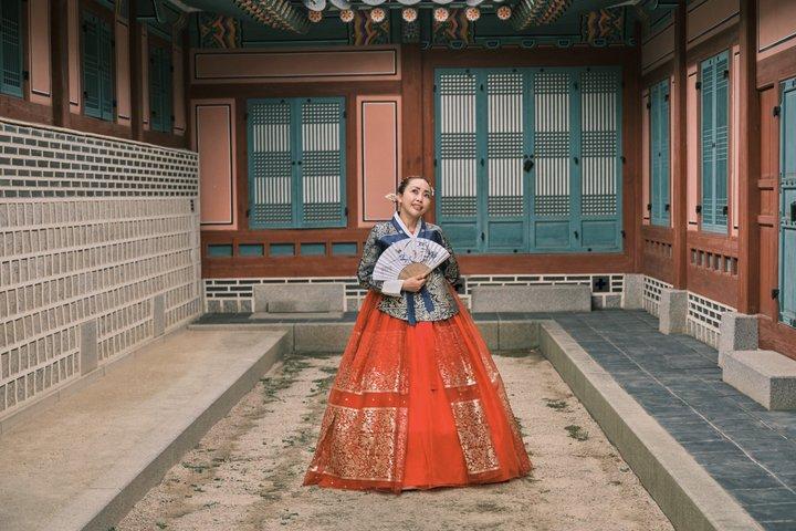 Cinematic Hanbok Photoshoot at Seoul Gyeongbokgung