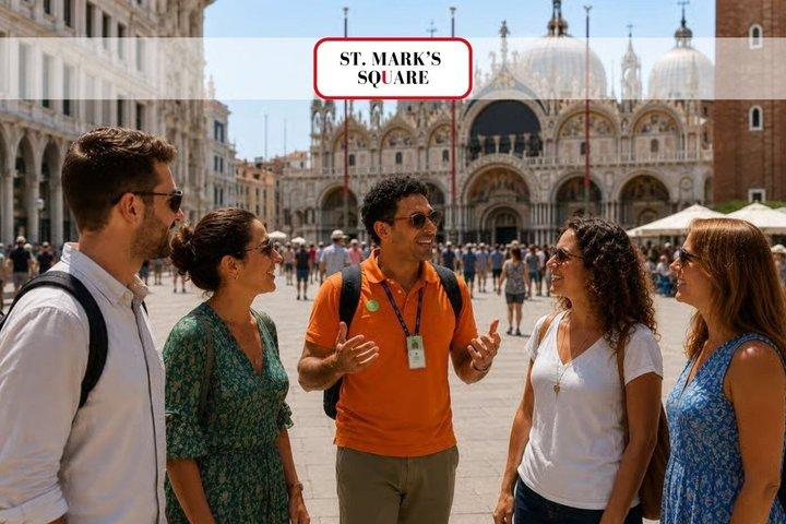 City Center Walking Tour in Venice & Gondola Experience
