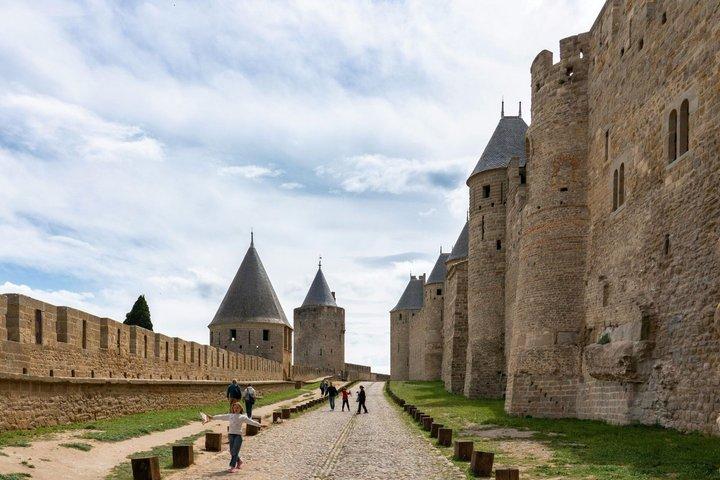 Carcassonne Scavenger Hunt & Highlights Self-Guided Walking Tour