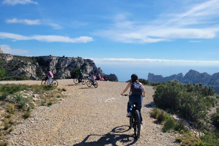 Self guided tours and Bike Rental in Marseille near Calanques