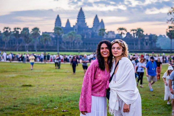 Angkor Wat Sunrise or Sunset Tour with Guide from Siem Reap