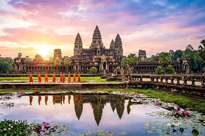 Angkor Wat Sunrise or Sunset Tour with Guide from Siem Reap