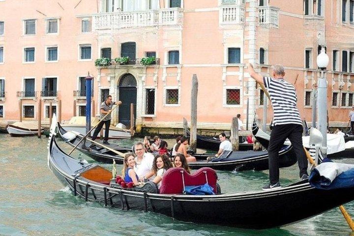Grand Canal Gondola Ride with Storytelling & Gondola Gallery™