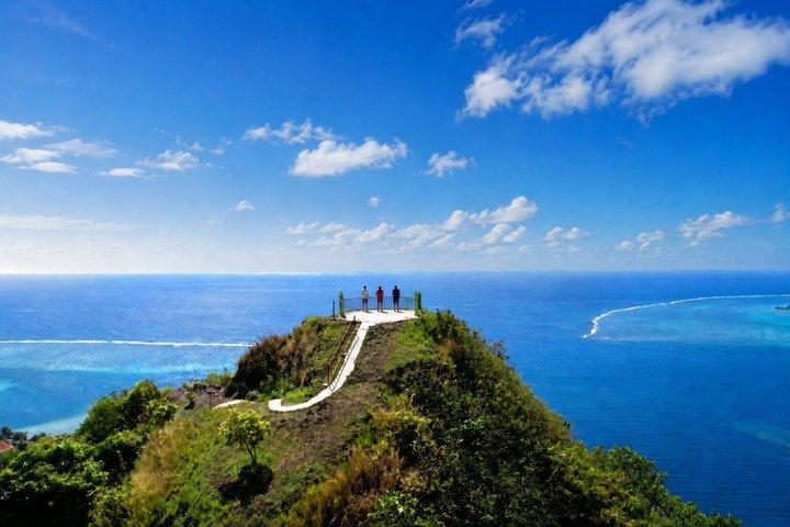 Moorea 4WD Tour: Magic Mountain, Belvedere, Pineapple Road & More