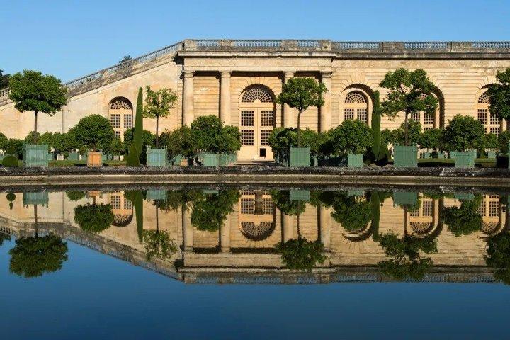 Visit of Versailles Jardins Trianon and entrance to the Castle