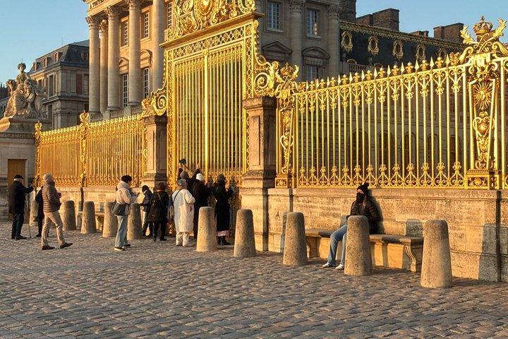 Visit of Versailles Jardins Trianon and entrance to the Castle