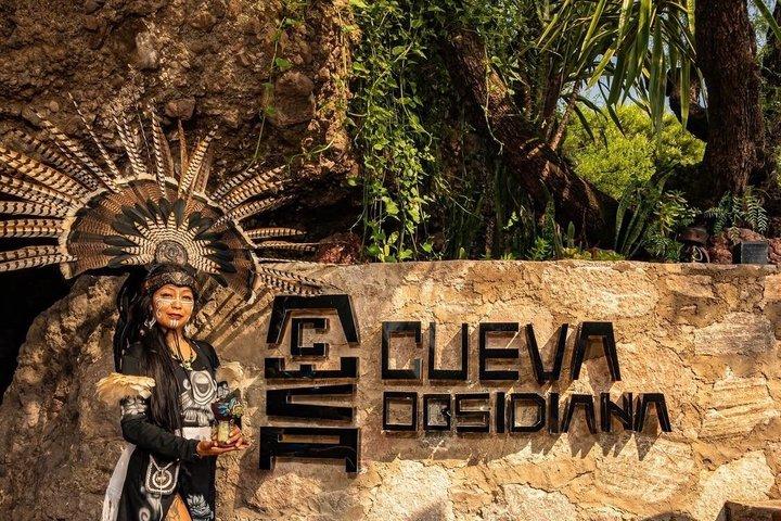 Balloon Flight + Breakfast in a cave + Pick up CDMX + Pyramids