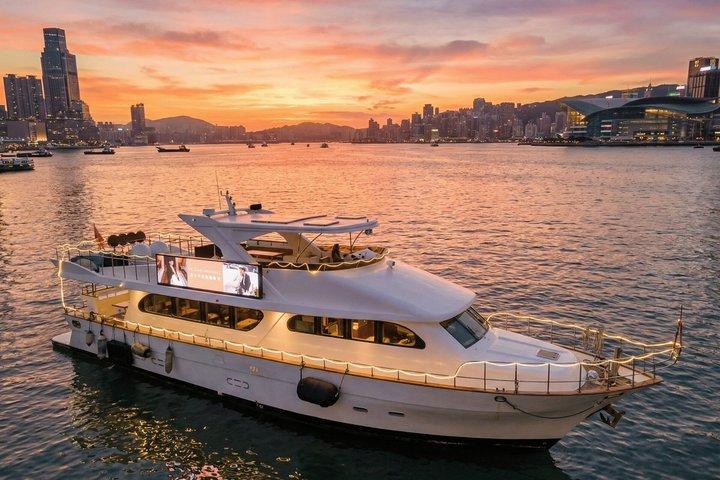 Victoria Harbour Yacht Night Cruise - DREAMER:Tourguide & Photos
