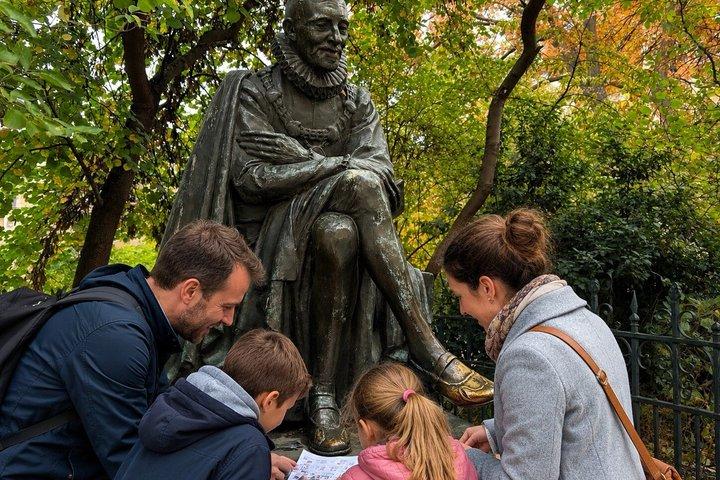 Treasure hunt in central Paris: from the Panthéon to the Louvre
