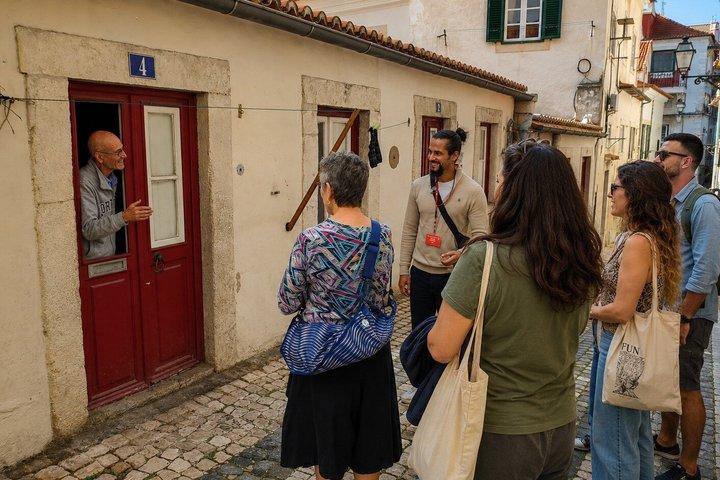 Lisbon Alfama Morning Walking Tour: Old Town & Viewpoints