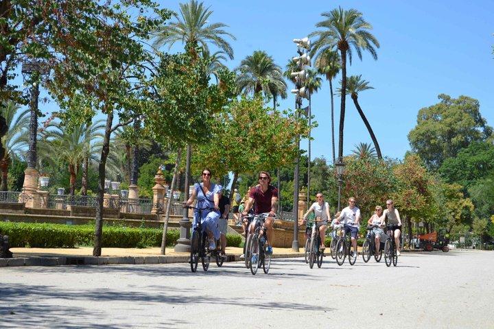 3-hour Guided Bike Tour along the Highlights of Seville