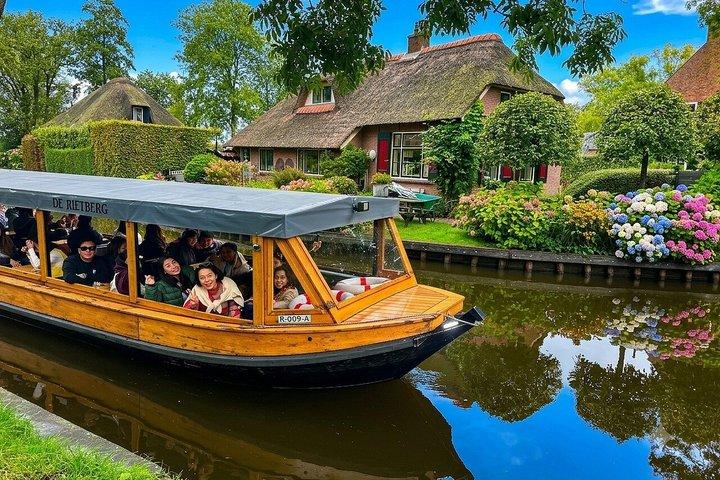 From Amsterdam to Giethoorn Day Trip & Guided Canal Cruise