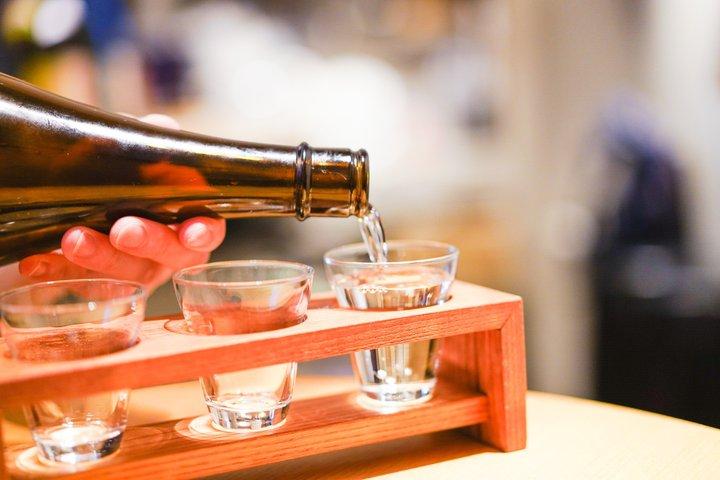 Kyoto Premium Night Foodie Tour in Gion(9+dishes + Sake tastings)