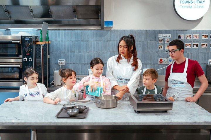 Milan Cooking Class: Pizza & Gelato or Pasta & Tiramisu