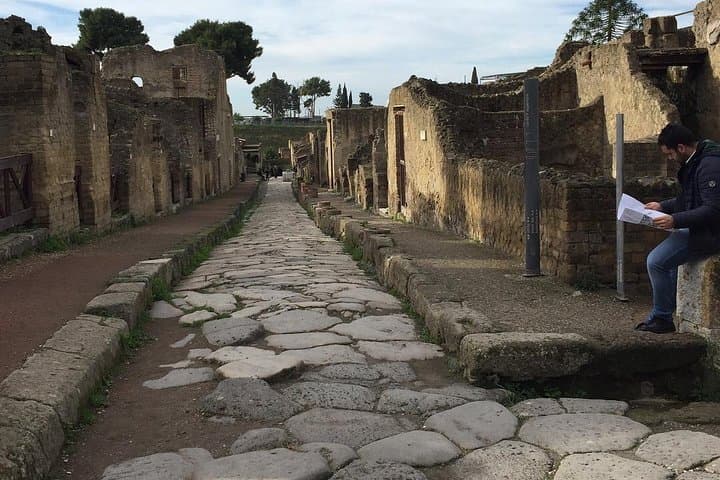 Naples to/from Positano Private Transfer & Optional Pompeii Stop