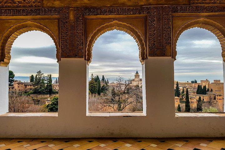 Granada Skip the Line Alhambra Nasrid Palaces Regular Group Tour