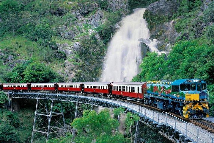 Port Douglas: Kuranda tour with Skyrail or Scenic Train