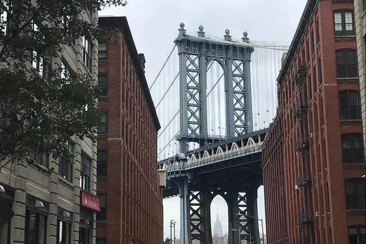New York contrasts: Manhattan, The Bronx, Queens & Brooklyn