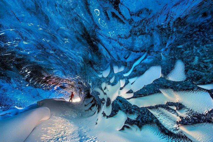 Ice Cave Tour in the National Park of Vatnajökull