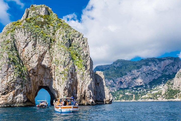 Li Galli Islands and Capri Small Group Boat Tour from Amalfi