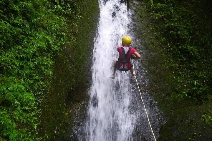 Canyoning in waterfalls and Zipline cable near La Fortuna