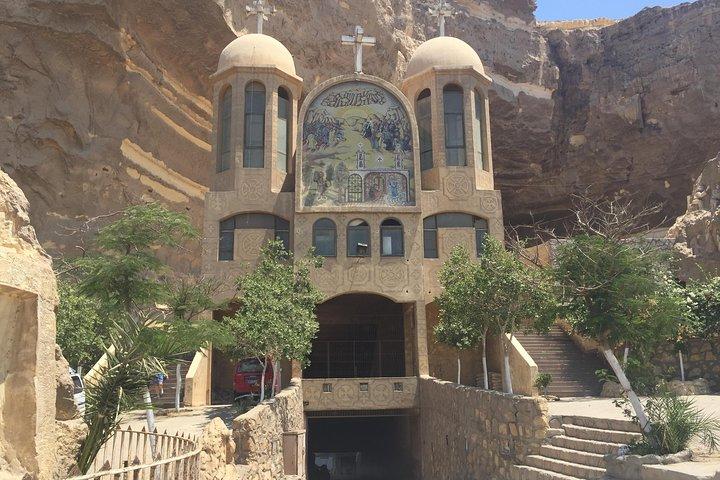 Private Half Day Tour to Cave Church and Garbage City