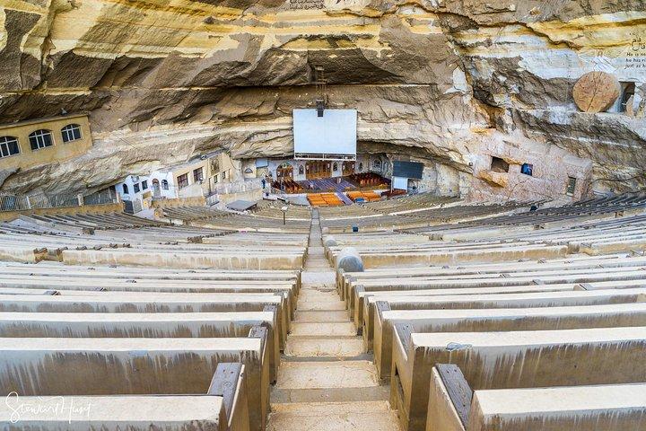 Private Half Day Tour to Garbage City and Cave Church