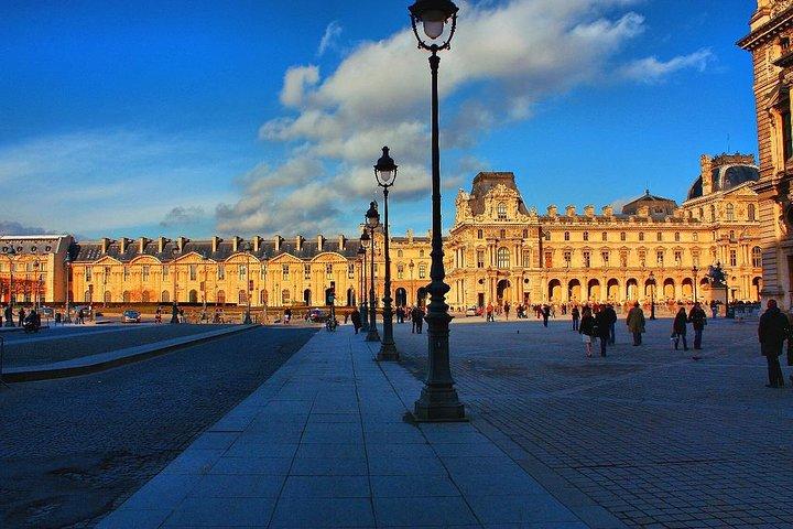 Kid Friendly Private Paris Louvre Tour with Tickets