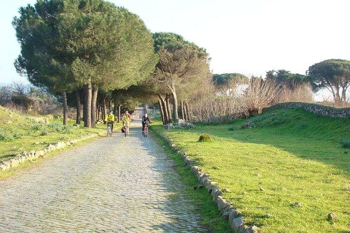 PRIVATE Appian Way and Lake Albano Ebike Tour with Italian Lunch