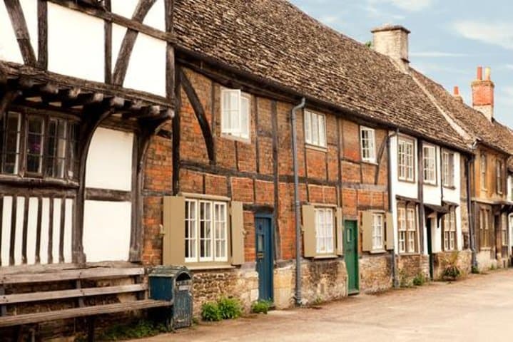 Small-Group to Bath, Lacock, Avebury and Stonehenge from London
