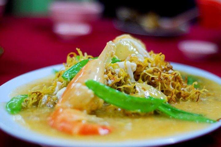 Eat Like a Local: Kuala Lumpur Hawker Center and Street Food Tour by Night
