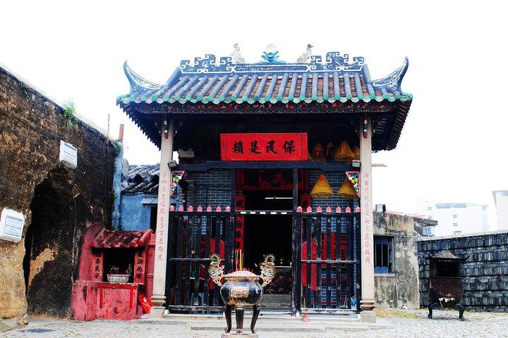 Full-Day Macau Sightseeing Tour with Transfer to Hong Kong