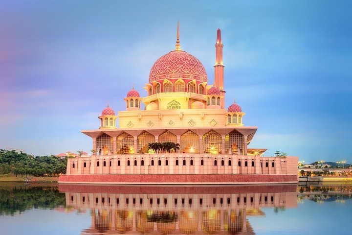 Private Half-Day Putrajaya Tour with Lake Cruise from Kuala Lumpur