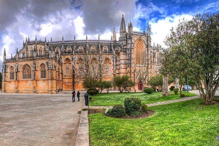 Fátima Batalha Nazaré and Óbidos Private Tour