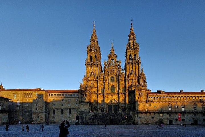 Full-Day Private Tour: Historic Santiago de Compostela from Lisbon